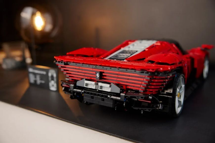 Конструктор спорткар Ferrari Daytona SP3 гоночна машина 3778 деталей 42143 фото