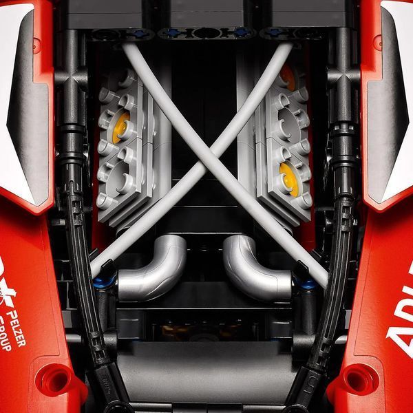 Конструктор спорткар Ferrari 488 GTE гоночна машина 1684 деталей 42125 фото