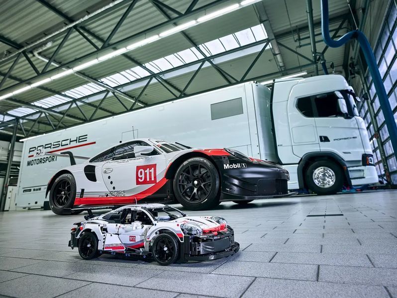 Конструктор на радіокеруванні PORSCHE 911 RSR гоночна машина 1580 деталей 42096RC фото