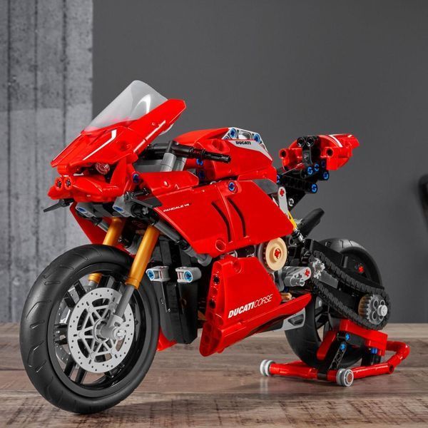 Конструктор Ducati Panigale V4 R гоночний мотоцикл 646 детали 42107 фото