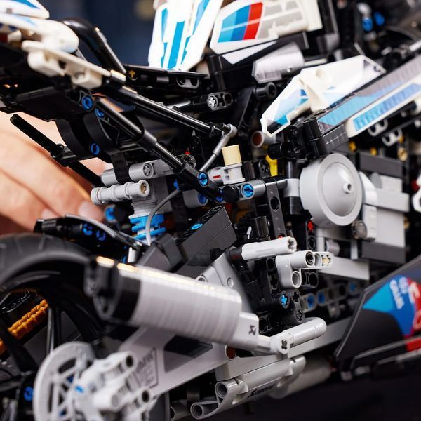 Конструктор BMW M 1000 RR гоночний мотоцикл 1920 деталей 42130 фото